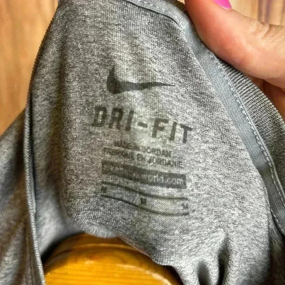 Nike Dri-Fit Women’s T-Shirt Heathered Gray Size M - Picture 3 of 4